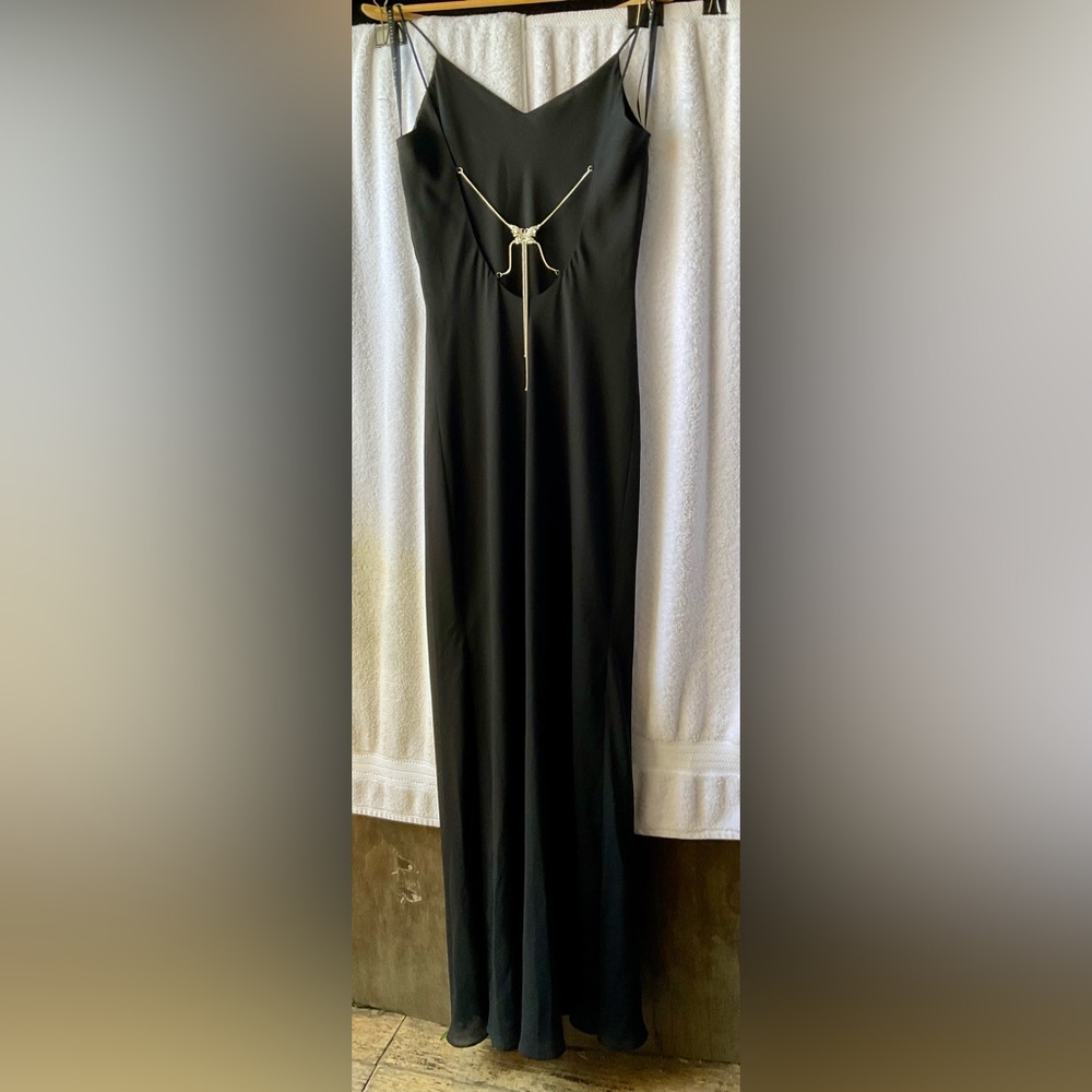 Niki Livas Chic Black Maxi Pencil Dress with Backless Design - Picture 10 of 11